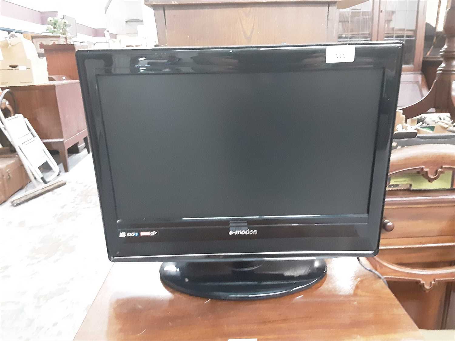 Lot 7 - E-motion 19" LCD Television