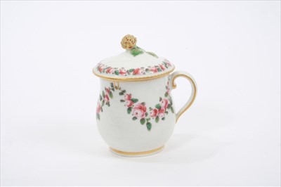 Lot 131 - Chelsea-Derby custard cup and cover, circa 1775