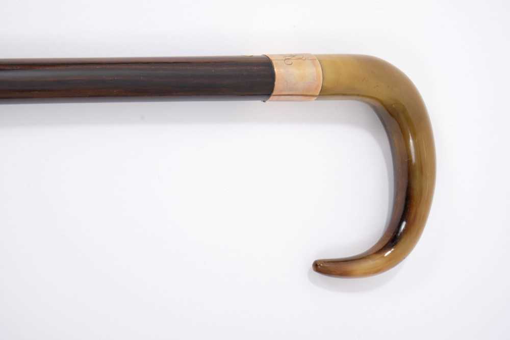 Lot 712 - Fine quality rhino horn, rosewood and 9ct gold mounted walking stick, crook handle and gold collar, assayed for HP & S, London 1929