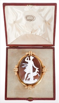 Lot 403 - Victorian gold mounted cameo brooch