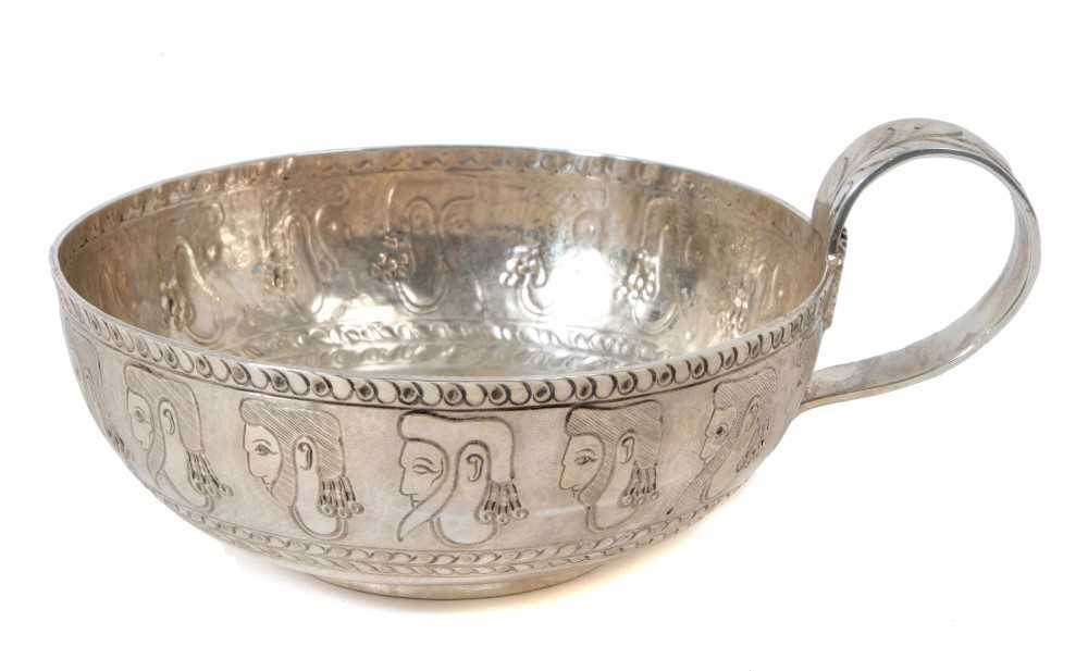 Lot 328 - Edwardian silver replica Ancient Greek Mycenaen wine cup