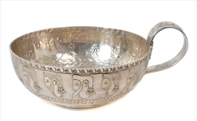 Lot 328 - Edwardian silver replica Ancient Greek Mycenaen wine cup