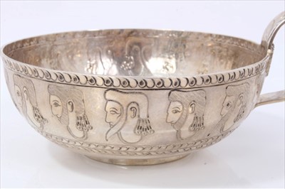 Lot 328 - Edwardian silver replica Ancient Greek Mycenaen wine cup