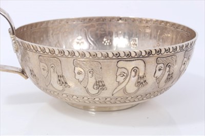 Lot 328 - Edwardian silver replica Ancient Greek Mycenaen wine cup