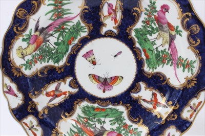 Lot 123 - Two Worcester-style porcelain plates