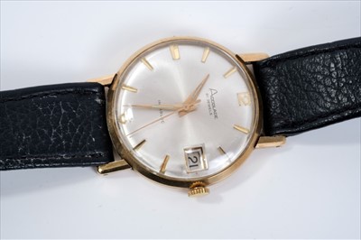 Lot 569 - 1960s gentlemen's 9ct gold Accalade wristwatch