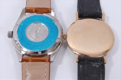 Lot 569 - 1960s gentlemen's 9ct gold Accalade wristwatch