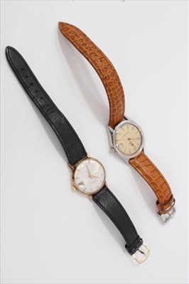 Lot 569 - 1960s gentlemen's 9ct gold Accalade wristwatch