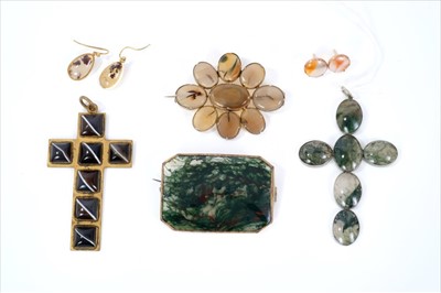 Lot 416 - Group antique and later agate jewellery