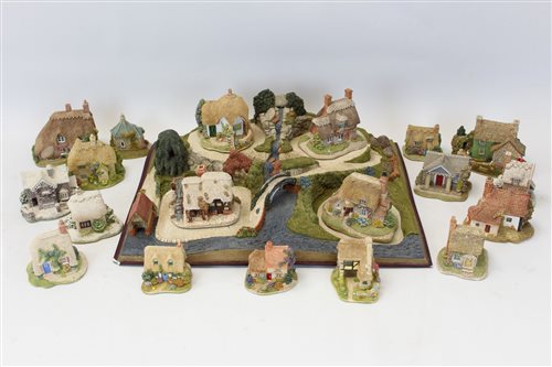 Lot 2251 - Selection of Lilliput Lane cottages -