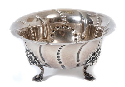 Lot 297 - Contemporary Irish silver sugar bowl