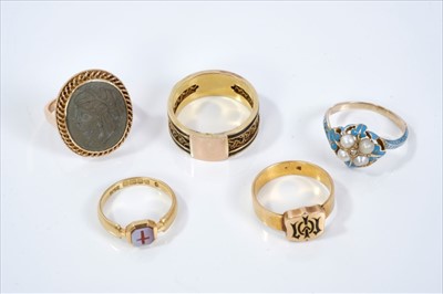 Lot 440 - Five antique gold rings