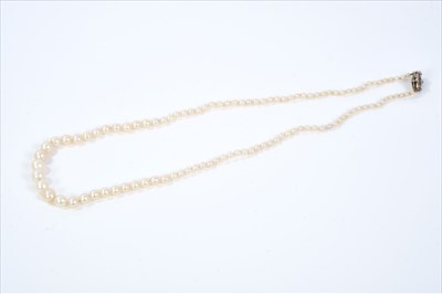 Lot 453 - Cultured pearl necklace with diamond set clasp