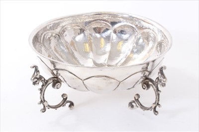 Lot 341 - Early 20th century white metal lobed bowl