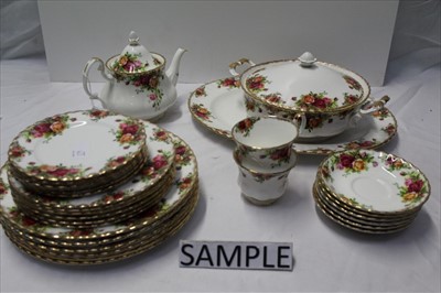 Lot 899 - Royal Albert Old Country Roses tea and dinnerwares