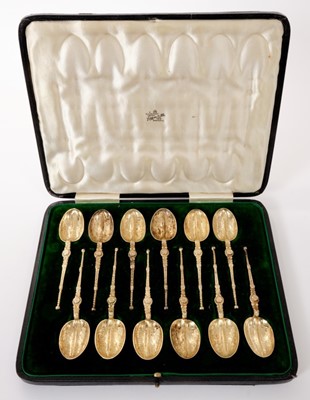 Lot 212 - Set of 12 silver gilt teaspoons in fitted case