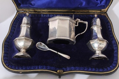 Lot 215 - Miscellaneous selection of Victorian ans 20th century silver, (various dates and makers)