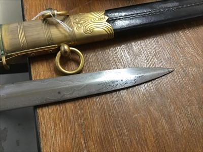 Lot 751 - George V Royal Navy Midshipman's Dirk, with Lions head pommel, wire bound shagreen grip, curved cross guard with acorn terminals and etched blade with Fouled anchor, scroll and cipher decoration by...