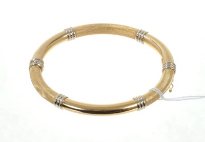 Lot 469 - 18ct gold bangle