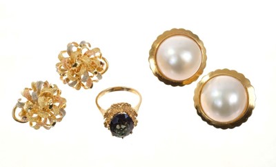 Lot 470 - Pair of mabe pearl earrings in gold setting, pair of 18ct three-colour gold earrings and a gold and green tourmaline dress ring