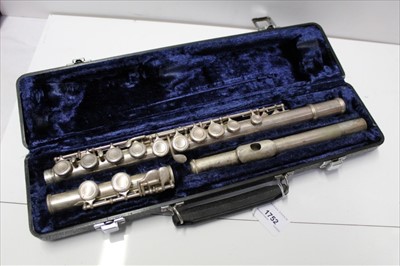 Lot 1752 - Boosey & Hawkes B&H 400 silver-plated flute in fitted case