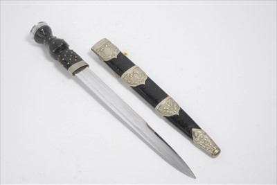 Lot 761 - Scottish Regimental bandman's dirk, Mark III, with plain plated blade by a Wilkinson with plated mounts, crown pommel with scabbard.