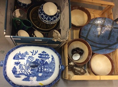 Lot 482 - Spode blue and white tureen, pottery and praying mantis ornament