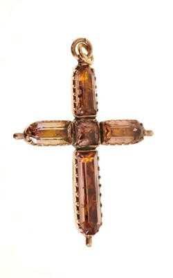 Lot 422 - George III topaz cross pendant in foil backed gold setting