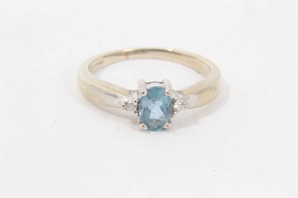 Lot 156 - 9ct white gold aquamarine and diamond  ring