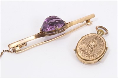 Lot 118 - 9ct gold amethyst bar brooch and Victorian locket