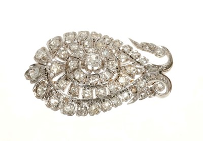 Lot 418 - Victorian diamond cluster brooch