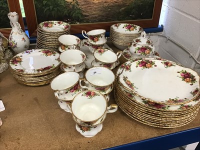 Lot 84 - Extensive collection of Royal Albert Old Country Roses tablewares