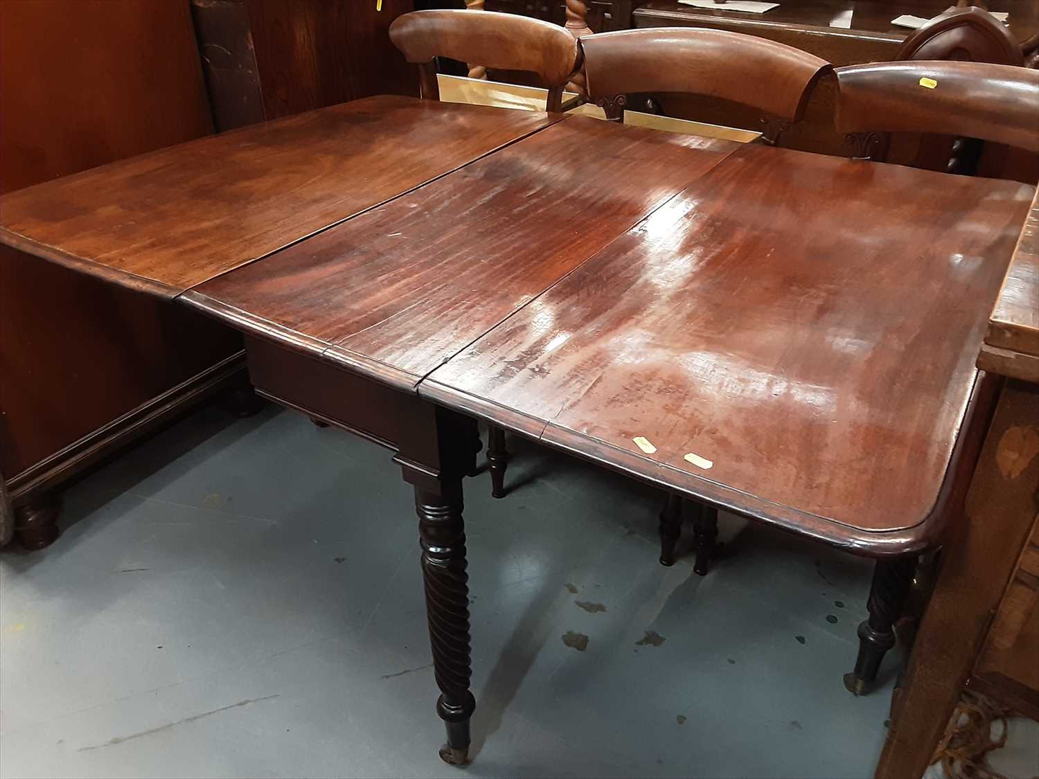 Lot 9 - Early Victorian mahogany drop leaf dining table