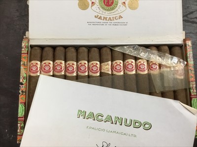 Lot 212 - Box of Jamaican cigars