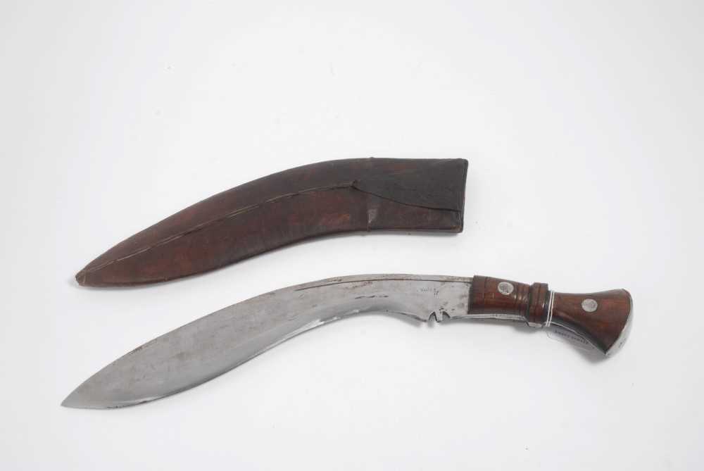 Lot 786 - First World War British Military issue Kukri with broad arrow mark, dated 1916 In leather sheath