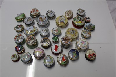 Lot 925 - Collection of Crummles and other enamelled trinket boxes