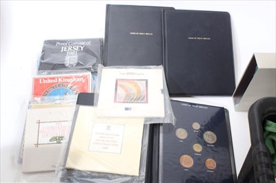 Lot 359 - World - mixed coinage and banknotes to include U.S. Olympic coin collection 1983 (N.B. cased with Certificate of Authenticity), Jersey silver proof £1 coin 'Bicentenary of The Battle of Jersey' 198...