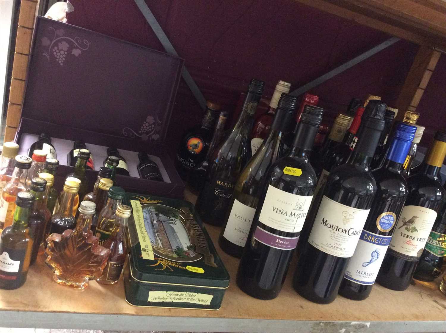 Lot 400 Quantity wine and spirits