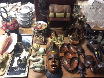 Lot 438 - African carved wood figures and dishes, American Indian collectors plates and figures, other ornaments and sundries