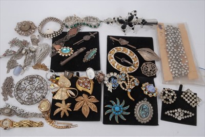 Lot 223 - Group vintage jewellery including 14ct gold cased wristwatch