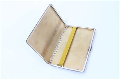 Lot 141 - Good quality silver cigarette case