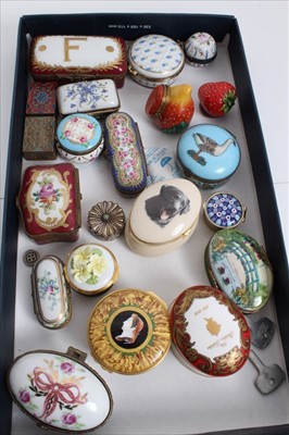 Lot 977 - Collection of enamel and porcelain pill boxes