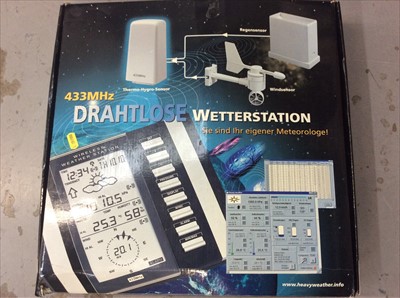 Lot 115 - Weather station in original box
