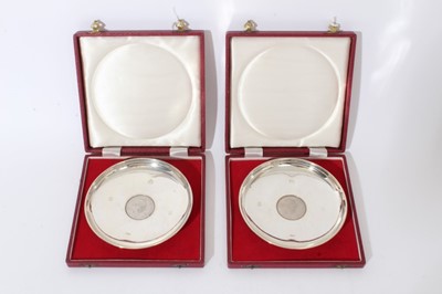 Lot 271 - Pair of cased silver Winston Churchill dishes