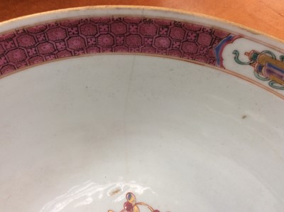 Lot 49 - Chinese famille rose armorial porcelain bowl, circa 1728, with the arms of Tower, of Huntsmore Park, Buckinghamshire, and Weald Hall, Essex, the crest inscribed 'LOVE AND DREAD', 23cm diamete