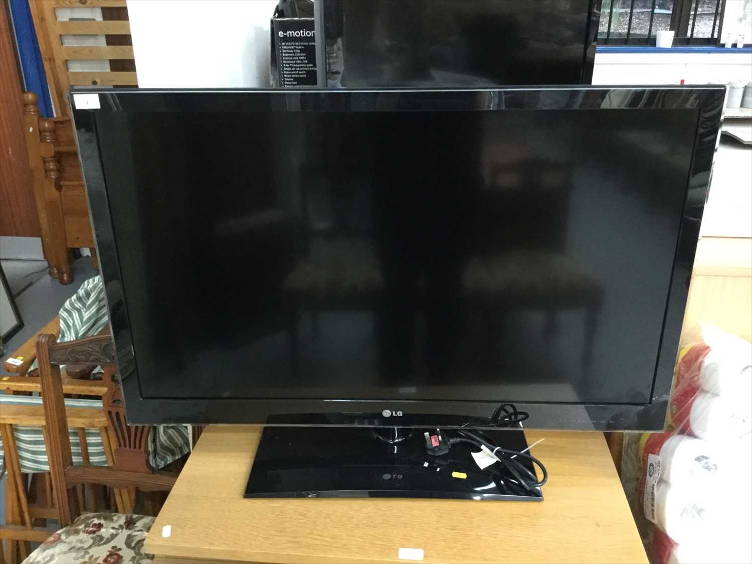 Lot 4 - LG 42" Flat screen television, model no. 42LV450U-ZC