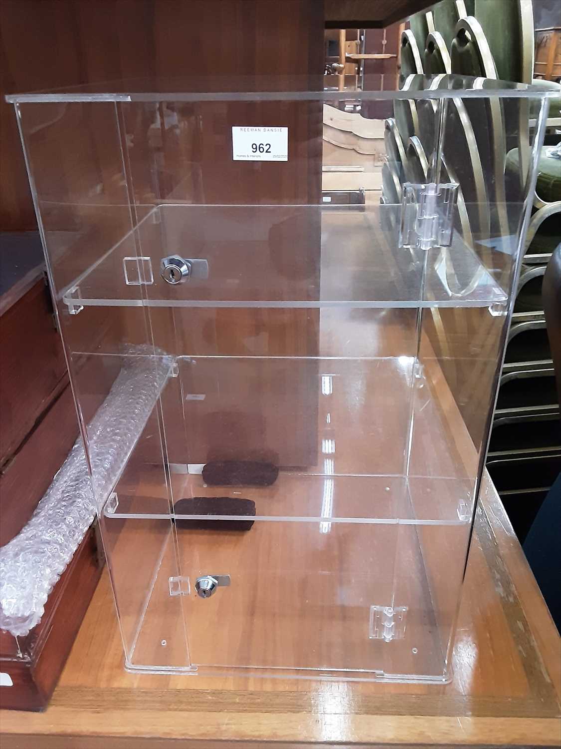 Lot 962 - Perspex display cabinet and four table top display cabinets