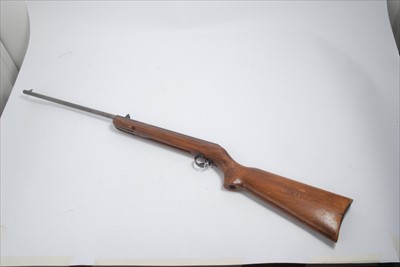 Lot 821 - B.S.A. Cadet Major .177 air rifle, together with a tin of pellets (2)