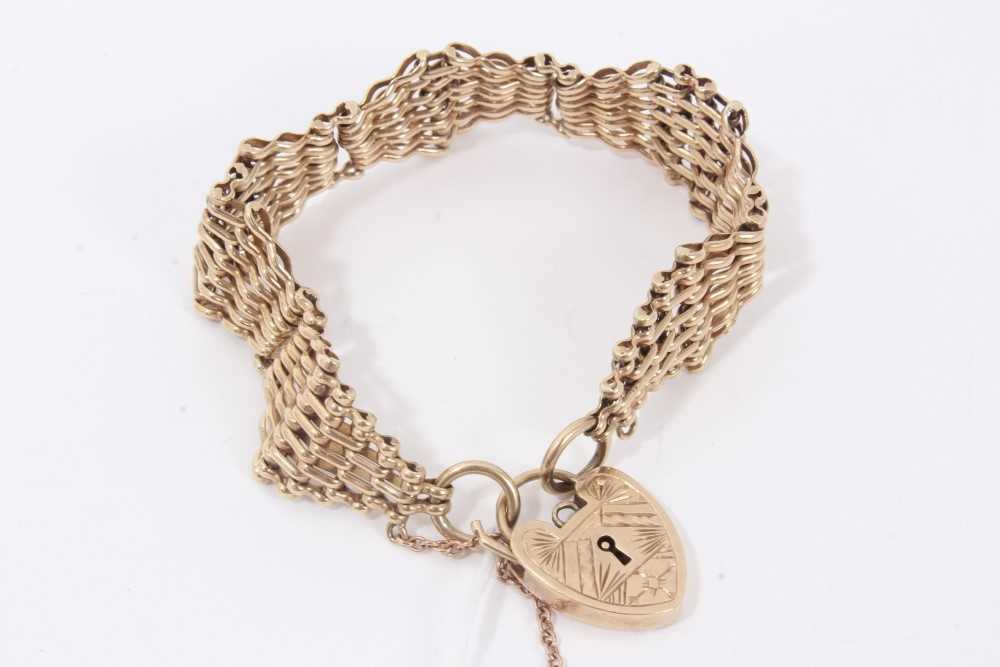Lot 126 - 9ct gold gate bracelet with padlock clasp