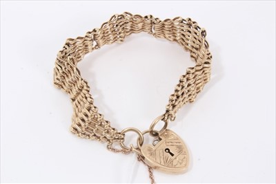 Lot 126 - 9ct gold gate bracelet with padlock clasp